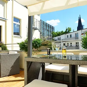 Hotel Domstern, Kolonia